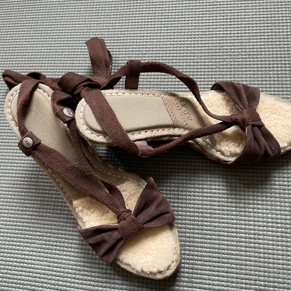 Ugg wedges size 7 women’s - Picture 2 of 5